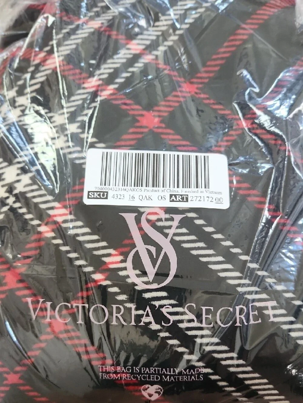 Victoria's Secret Black and Red‎ Plaid Sherpa Throw